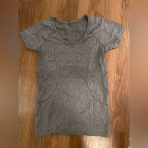 Lululemon workout shirt